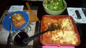 Deileg lasagne med salat og rødvin :)
